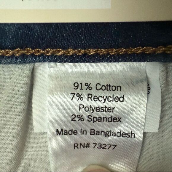 SO Women's Rolled Hem Blue Denim Shorts Size 5/27W NWT - Picture 6 of 10